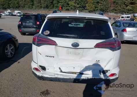 2017 Toyota Rav4 Le z USA, uszkodzony, nr VIN JTMBFREV0HJ115607